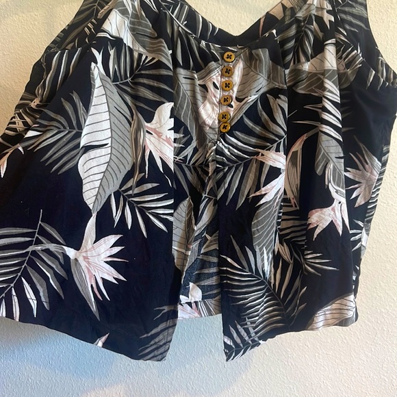 KOY resort- Black floral tank top with open back. Size M - Picture 2 of 2